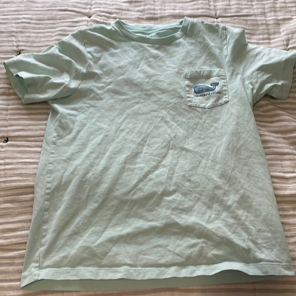 vineyard vines kids shirt! Has been worn, size small.